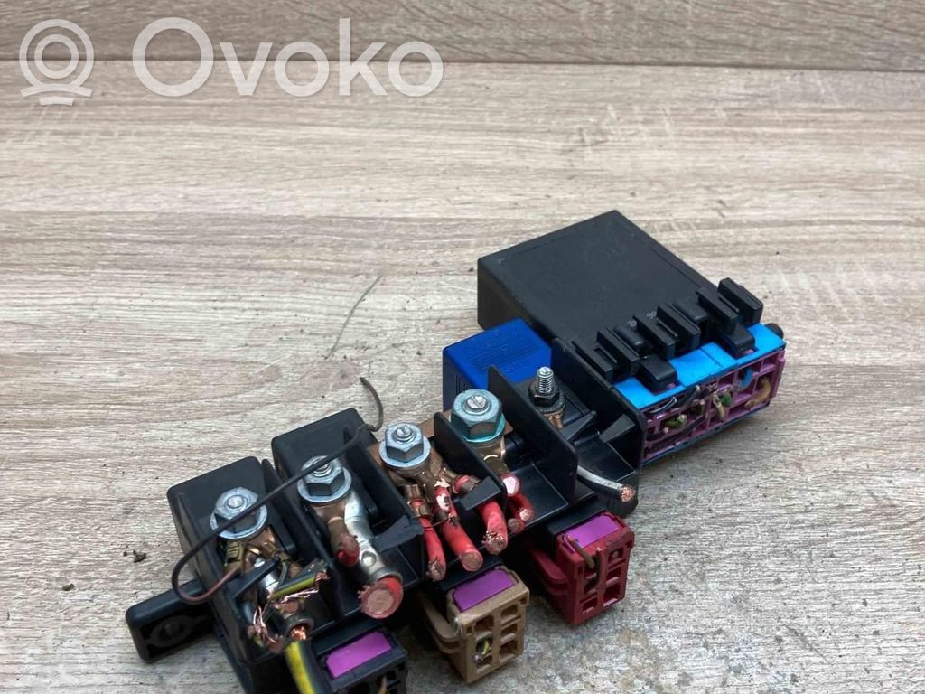 Audi A4 S4 B5 8D Fuse module 