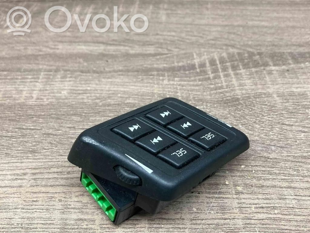 Volvo XC90 Steering wheel buttons/switches 