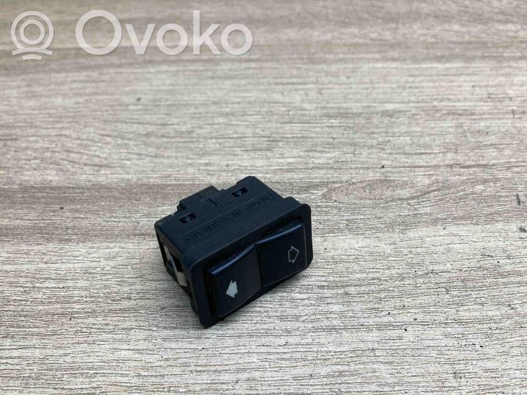 Electric window control switch   8368974