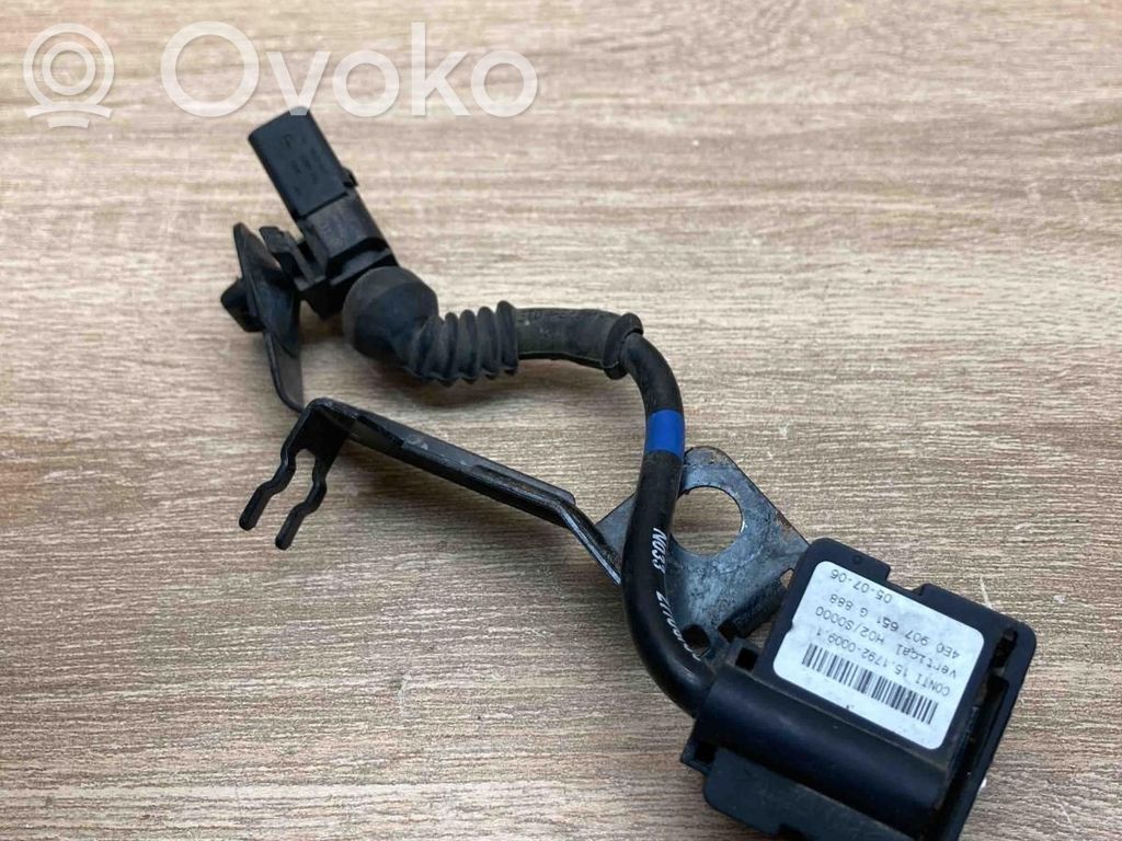 Audi A8 S8 D3 4E Priekinės pakabos aukščio daviklis 