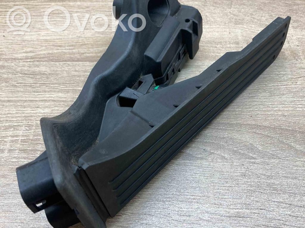 Volkswagen PASSAT B6 Accelerator throttle pedal 