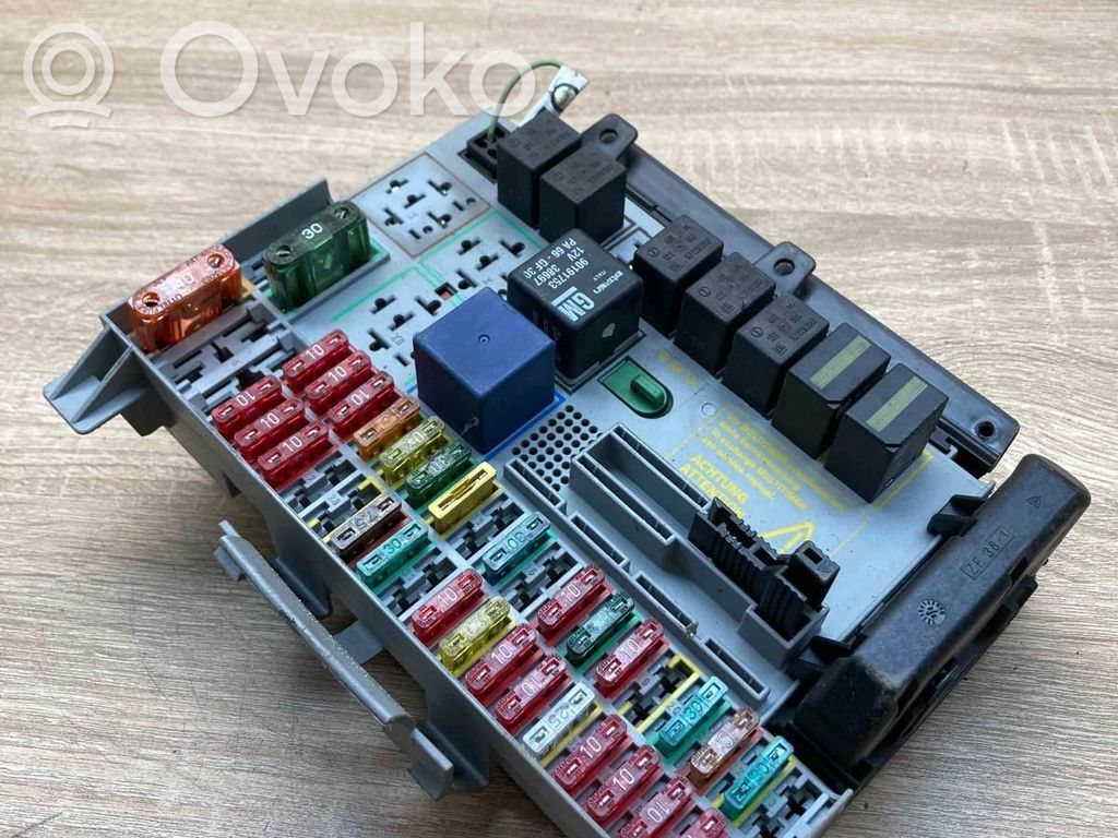 Opel Vectra B Juego de caja de fusibles 