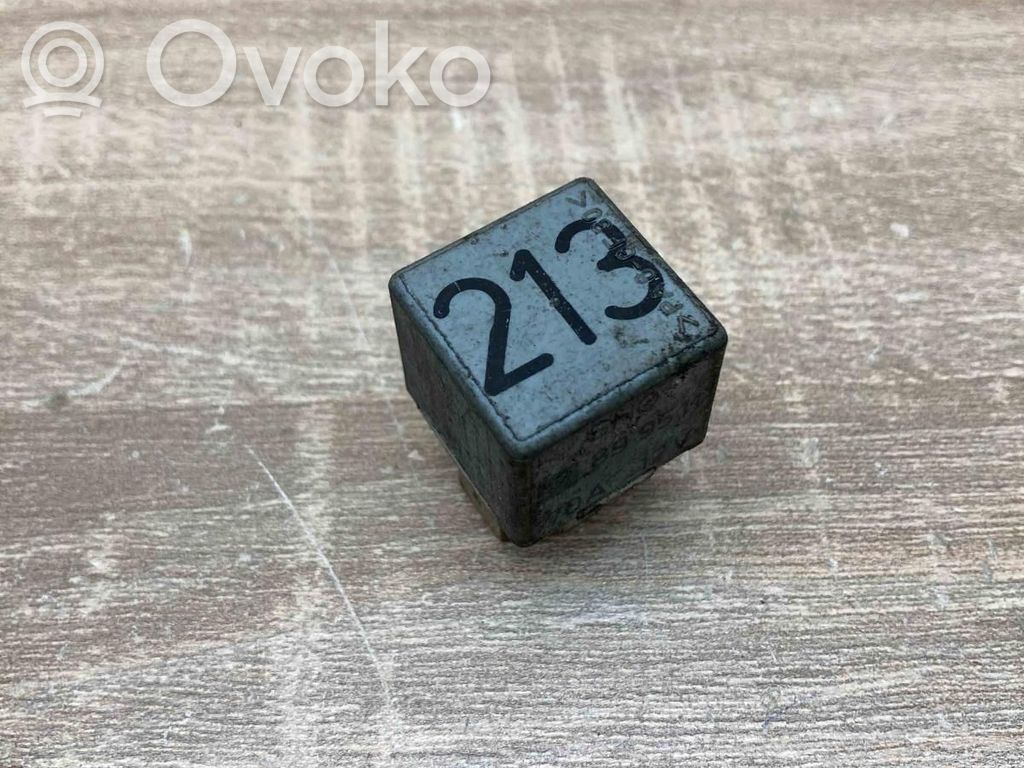 Volkswagen PASSAT B5 Other relay 