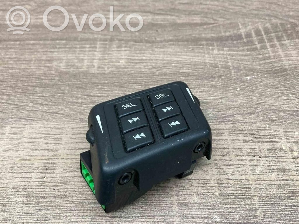 Volvo XC90 Steering wheel buttons/switches 