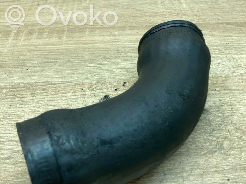 BMW 7 E38 Välijäähdyttimen letku 