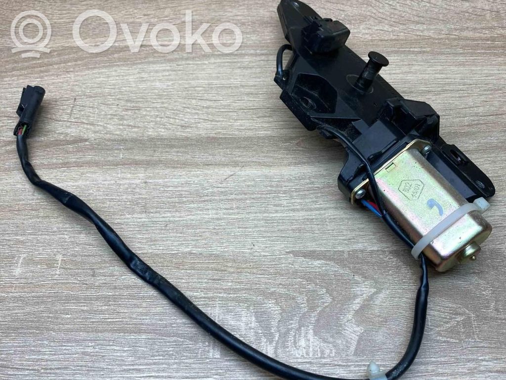 BMW 5 E39 Aizmugurējā pārsega slēdzene 