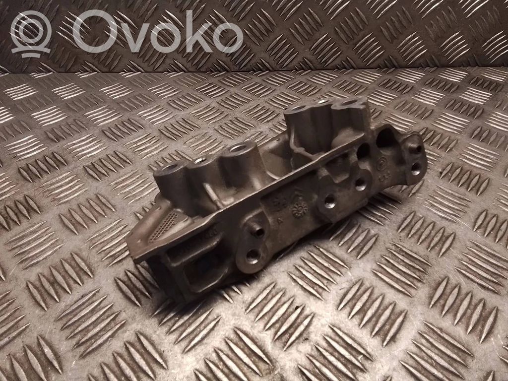 Peugeot 308 Engine mounting bracket 