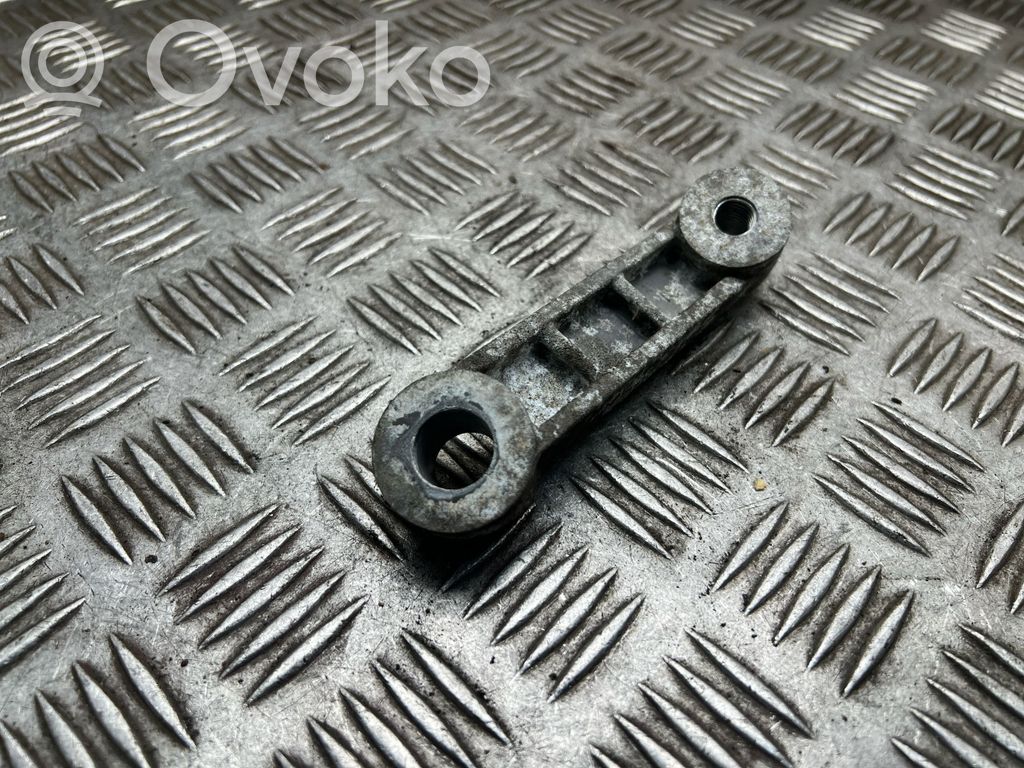 Opel Vivaro Engine mounting bracket 
