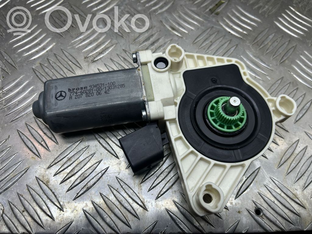 Silnik regulatora szyby drzwi przednich   A2078200642,7746028100,93453100,13031285