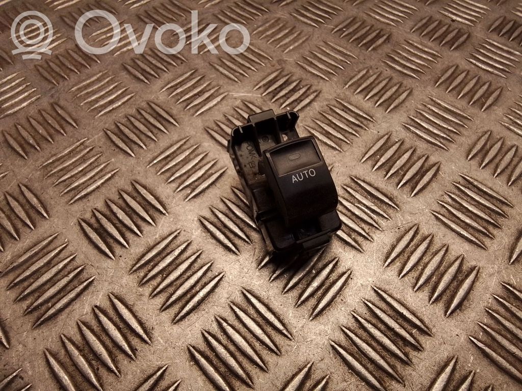 Toyota Prius+ (ZVW40) Przyciski szyb 
