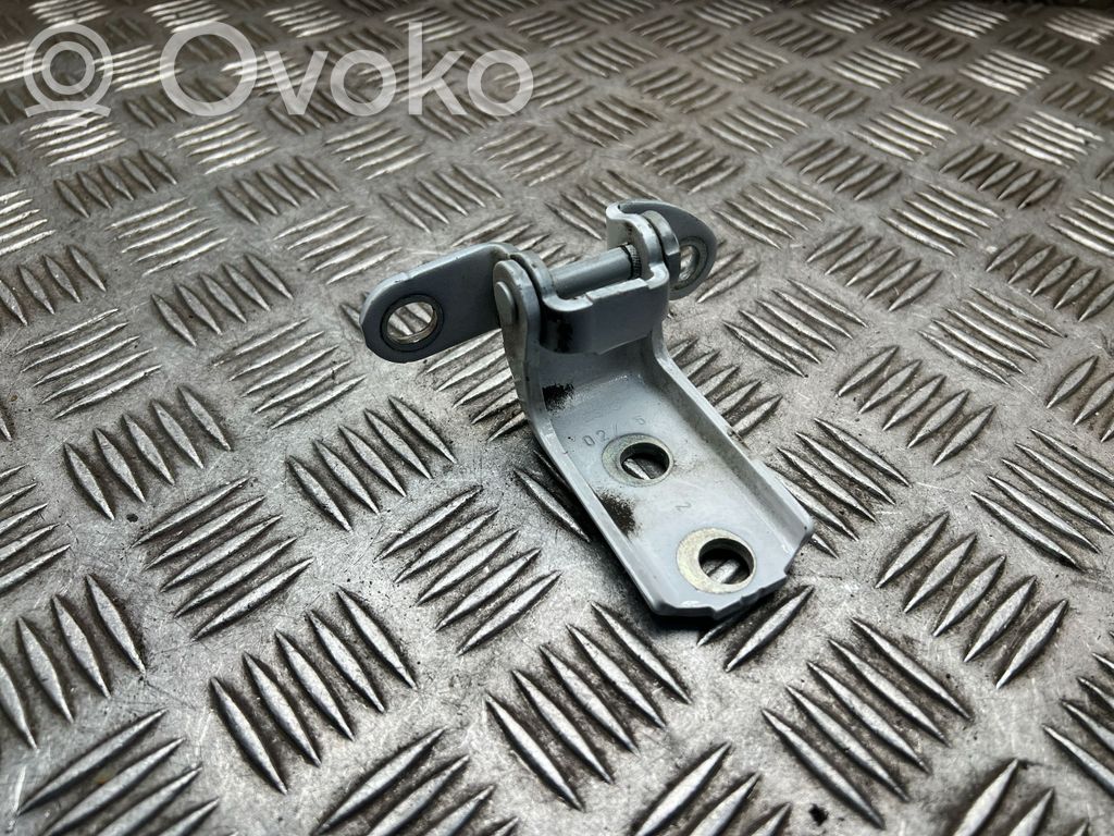 Toyota Auris E180 Takaoven alasarana 