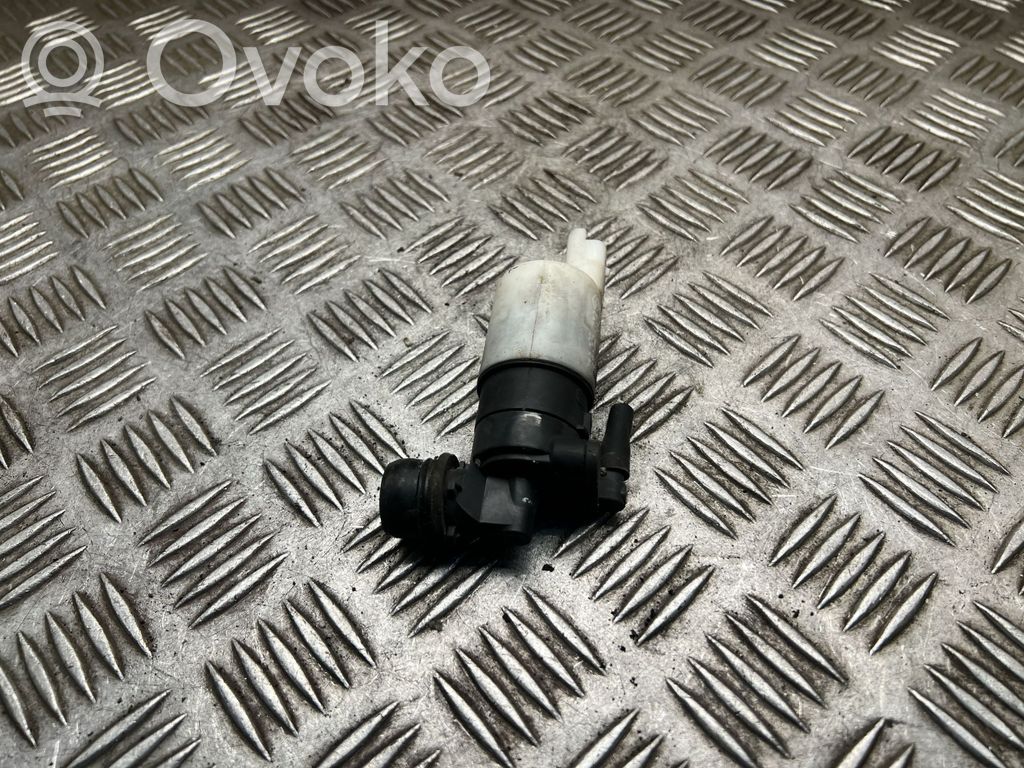 Opel Vivaro Windscreen/windshield washer pump 