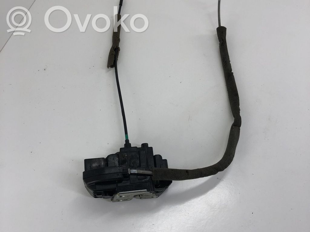 Nissan Qashqai Aizmugurē slēdzene 