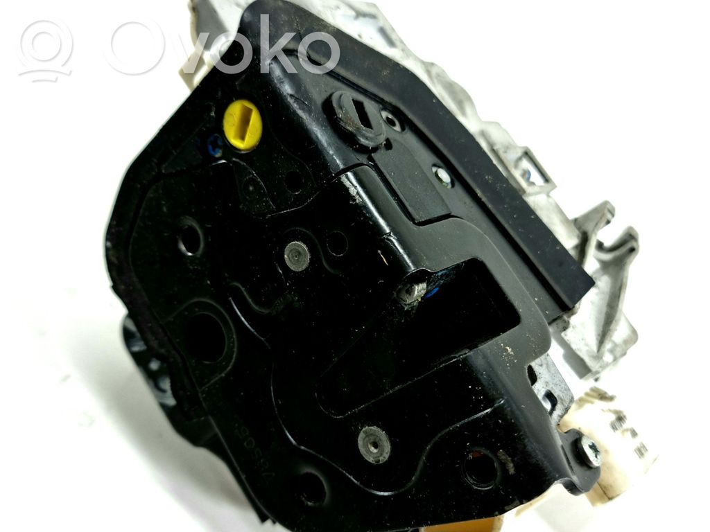 Audi A4 S4 B7 8E 8H Zamek drzwi tylnych 