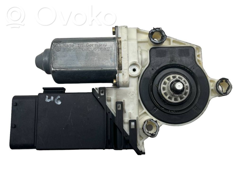 Volkswagen Golf IV Silnik regulatora szyby drzwi przednich 