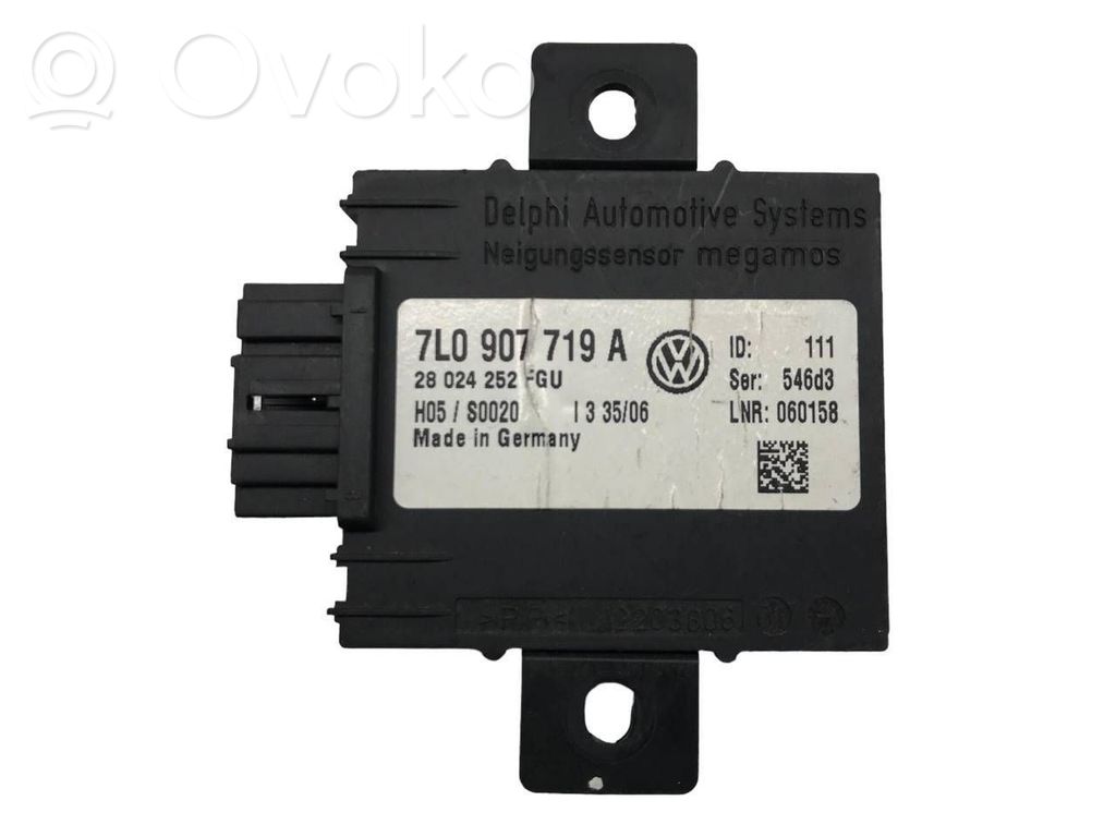 Volkswagen Touareg I Alarm control unit/module 