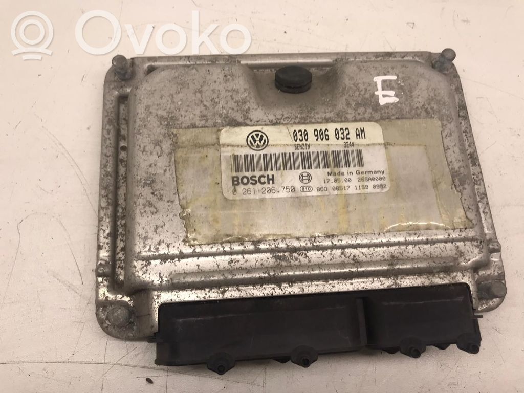Komputer / Sterownik ECU silnika   030906032AM,0261206750