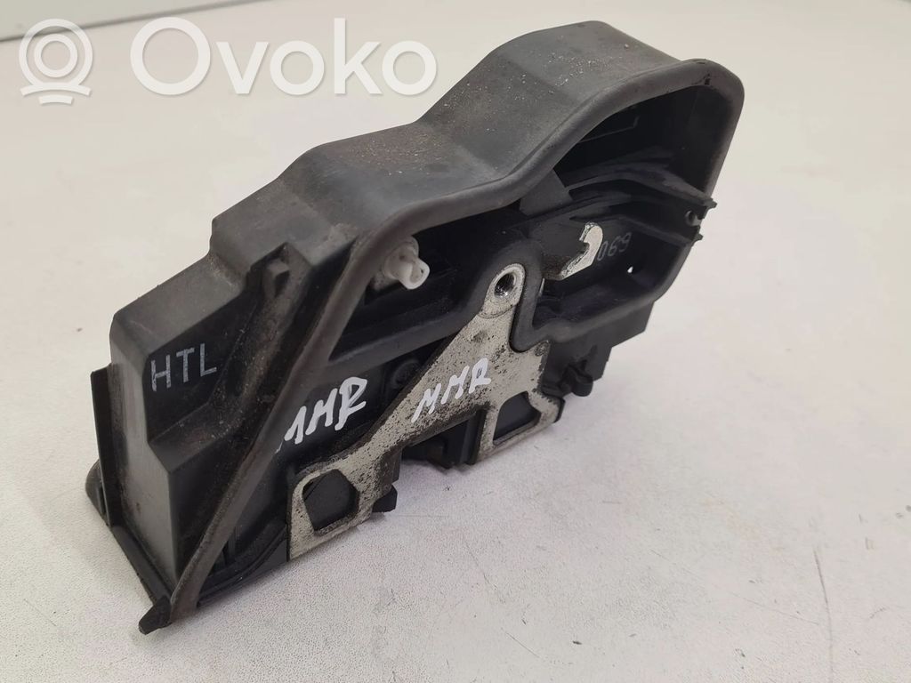 BMW X3 E83 Takaoven lukko 