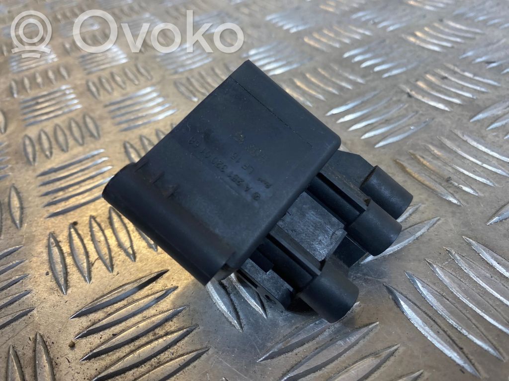 Volkswagen PASSAT B6 Rozdzielacz / Blok zaworowy zawieszenia pneumatycznego osi tylnej 