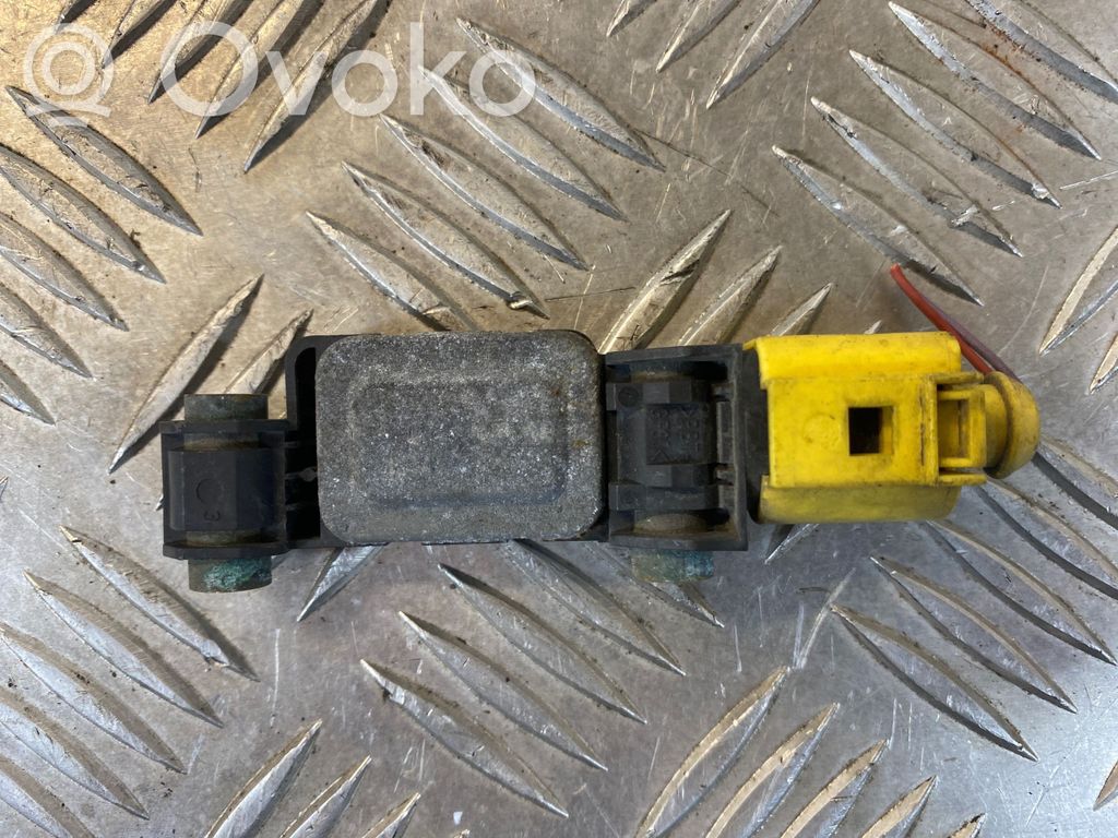 Audi A4 S4 B6 8E 8H Senzor impact/declanșare airbag 
