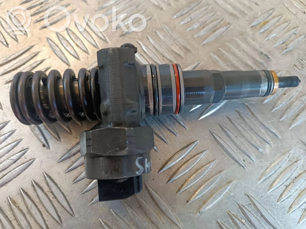 Inyector de combustible   038330073AG