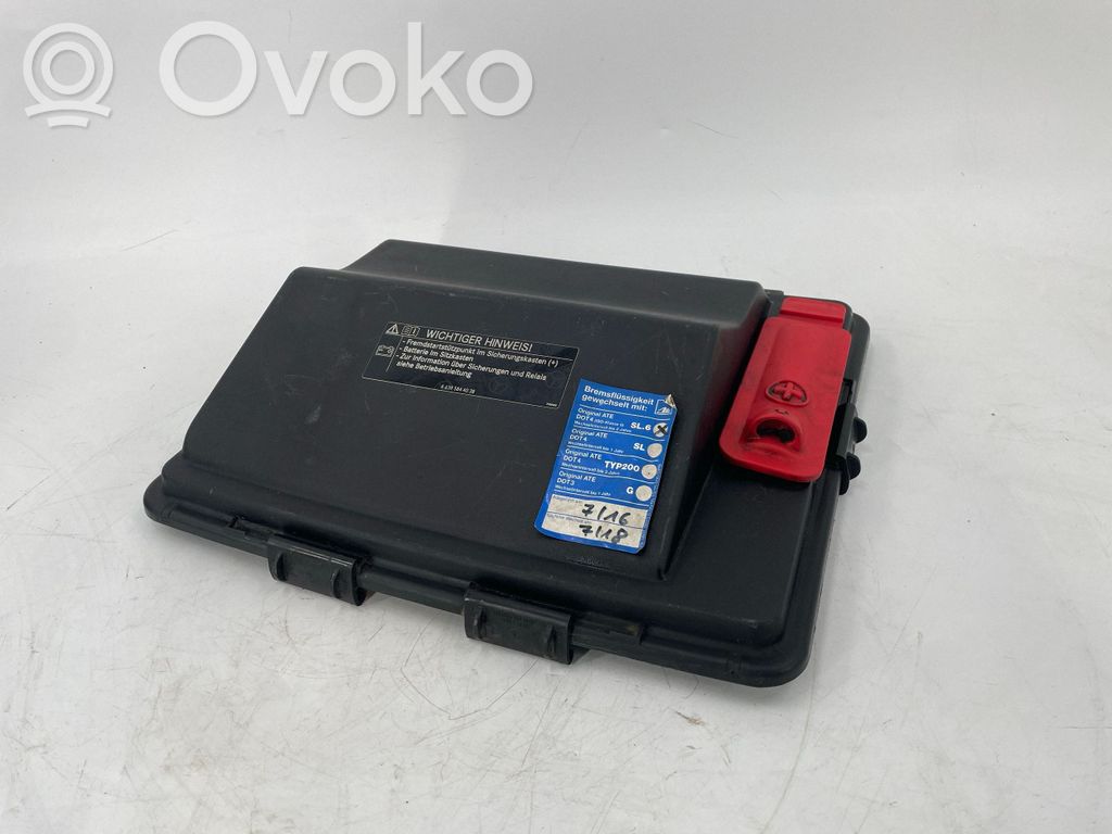 Mercedes-Benz Vito Viano W639 Coperchio/tappo della scatola vassoio della batteria 
