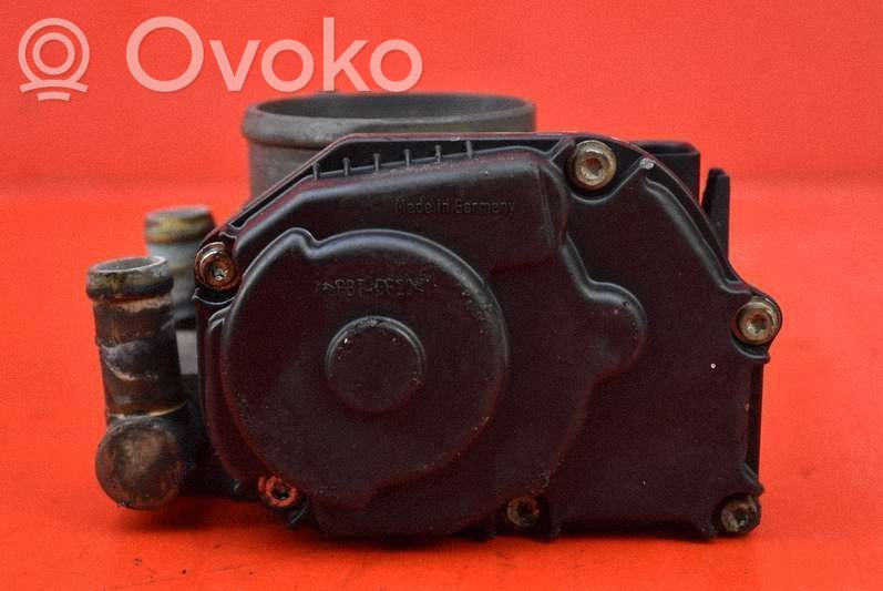 Audi A4 S4 B5 8D Valvola corpo farfallato 