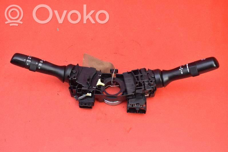 Toyota Avensis T270 Inne przełączniki i przyciski 