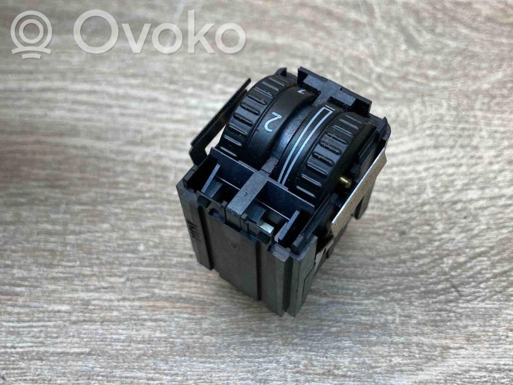 Volkswagen PASSAT B7 Comutator control nivel faruri 