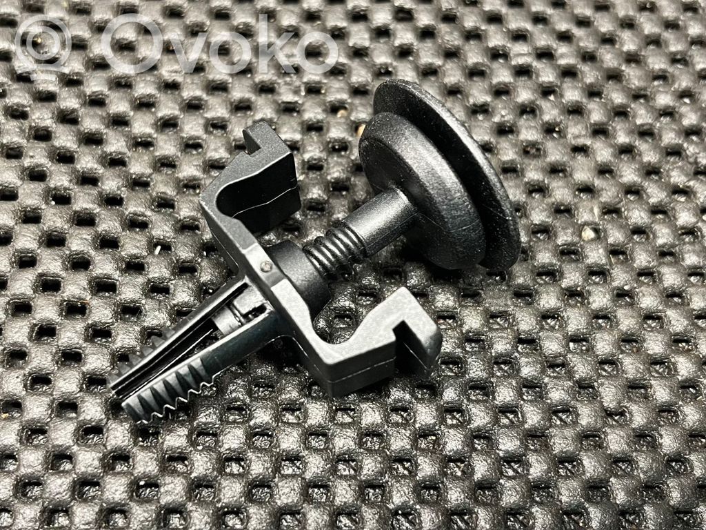 Mercedes-Benz C AMG W205 Fixation de radiateur 