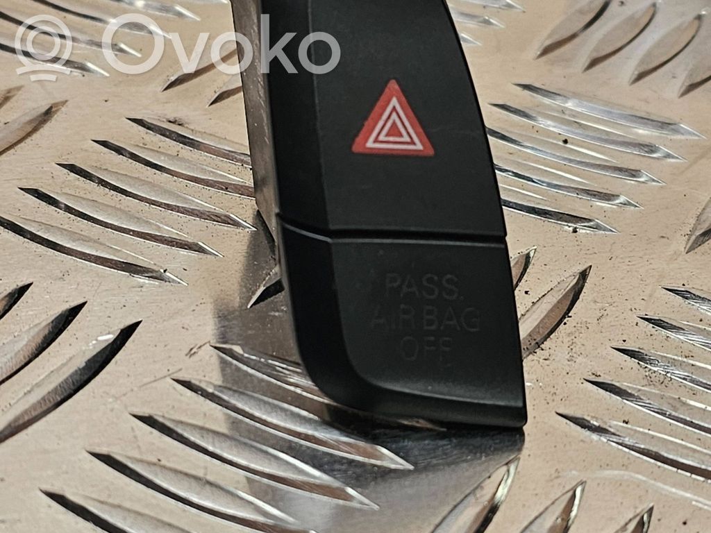 Audi A4 S4 B8 8K Hätävilkkujen kytkin 