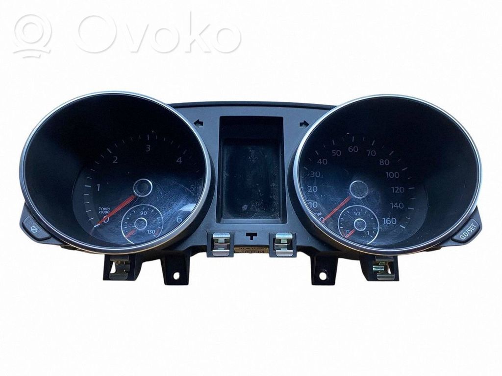 Volkswagen Golf VI Geschwindigkeitsmesser Cockpit 
