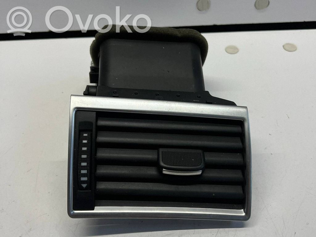 Audi A8 S8 D3 4E Kojelaudan sivutuuletussuuttimen kehys