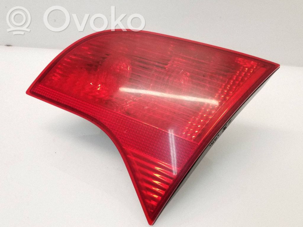 Audi A4 S4 B7 8E 8H Lampy tylnej klapy bagażnika 