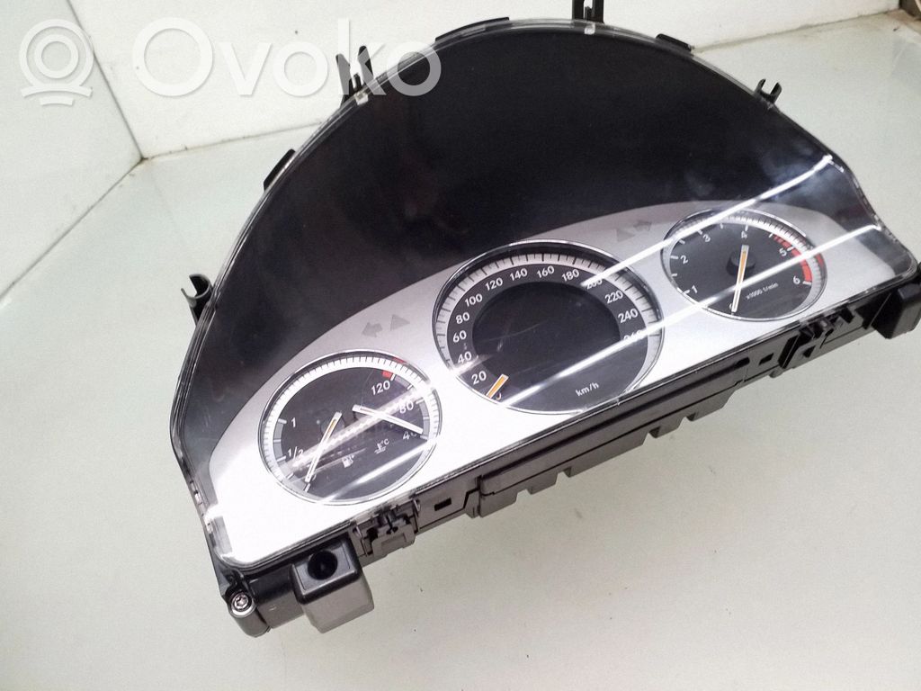 Mercedes-Benz C W204 Vitezometru (grup de instrumente)