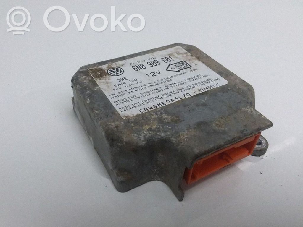 Volkswagen PASSAT B4 Unidad de control/módulo del Airbag 