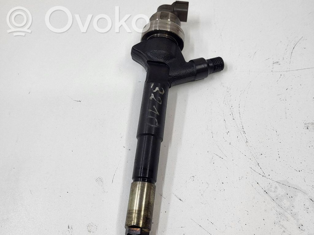 Opel Astra J Polttoainesuutin 
