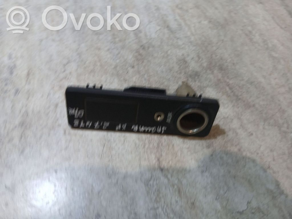 Jaguar XF Enchufe conector entrada auxiliar 