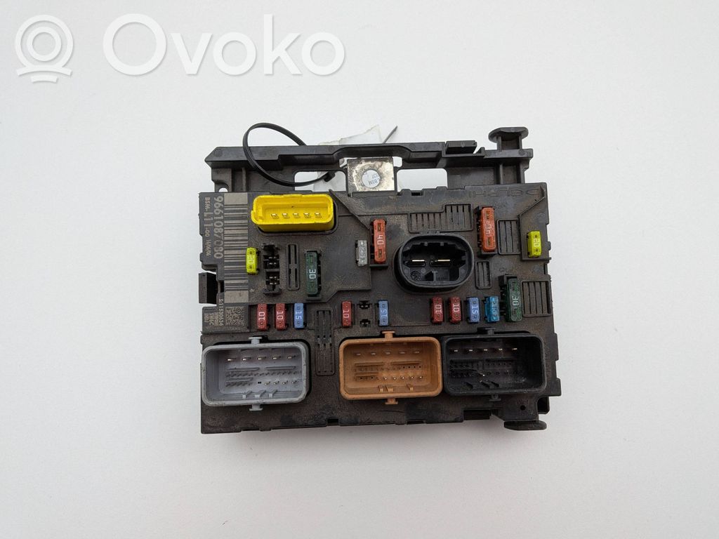 Peugeot 307 Ramka / Moduł bezpieczników 