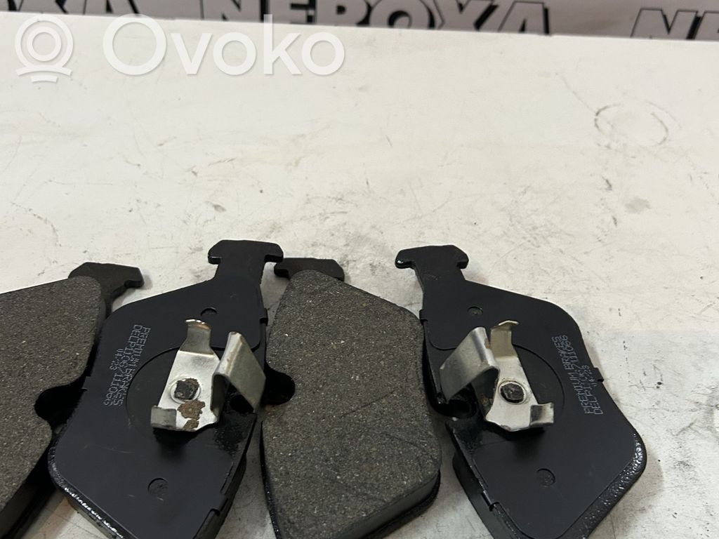 BMW 5 E39 Brake pads (front) 