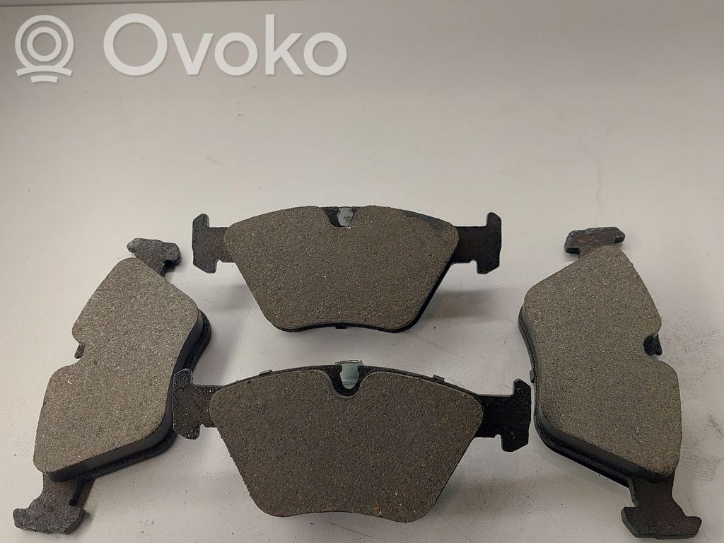 BMW 5 E39 Brake pads (front) 