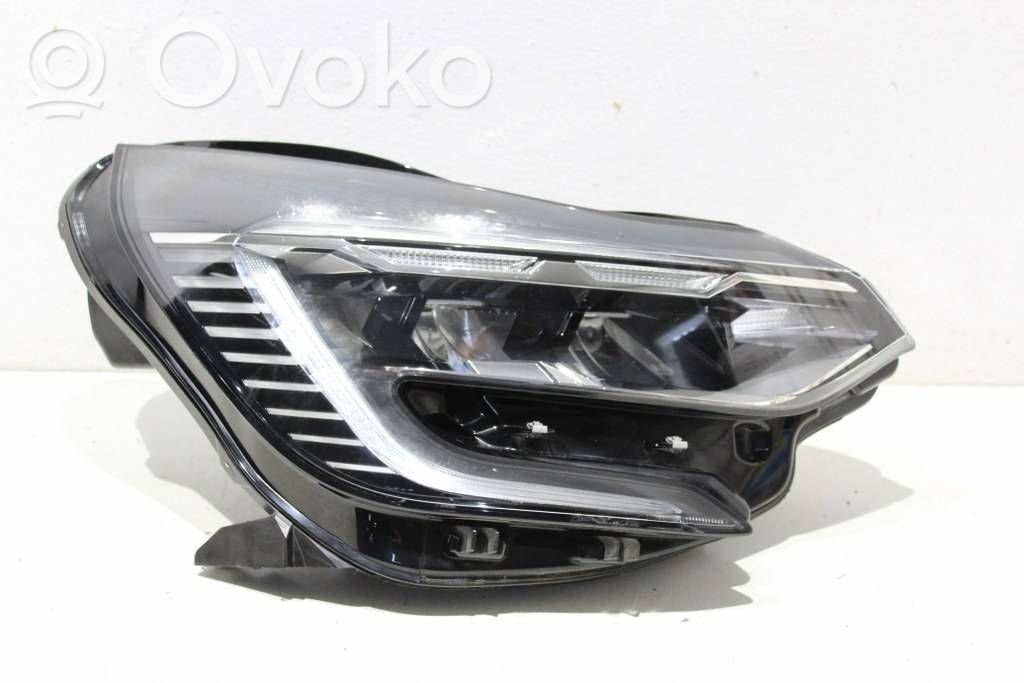 Renault Captur II Lampa przednia 