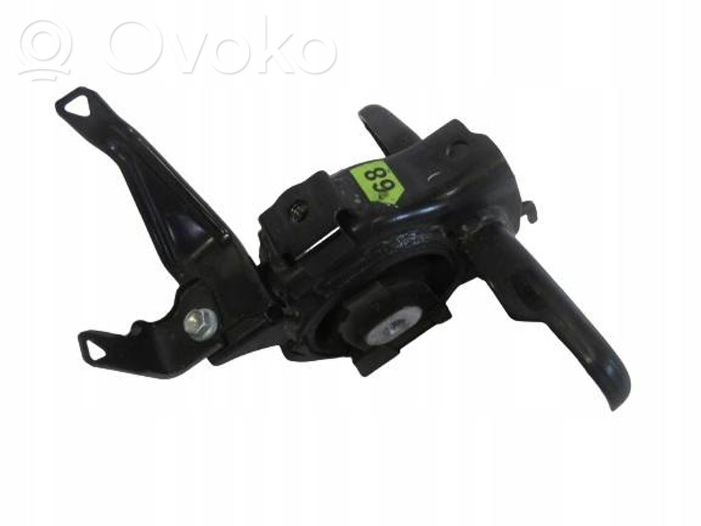 Engine mount vacuum valve