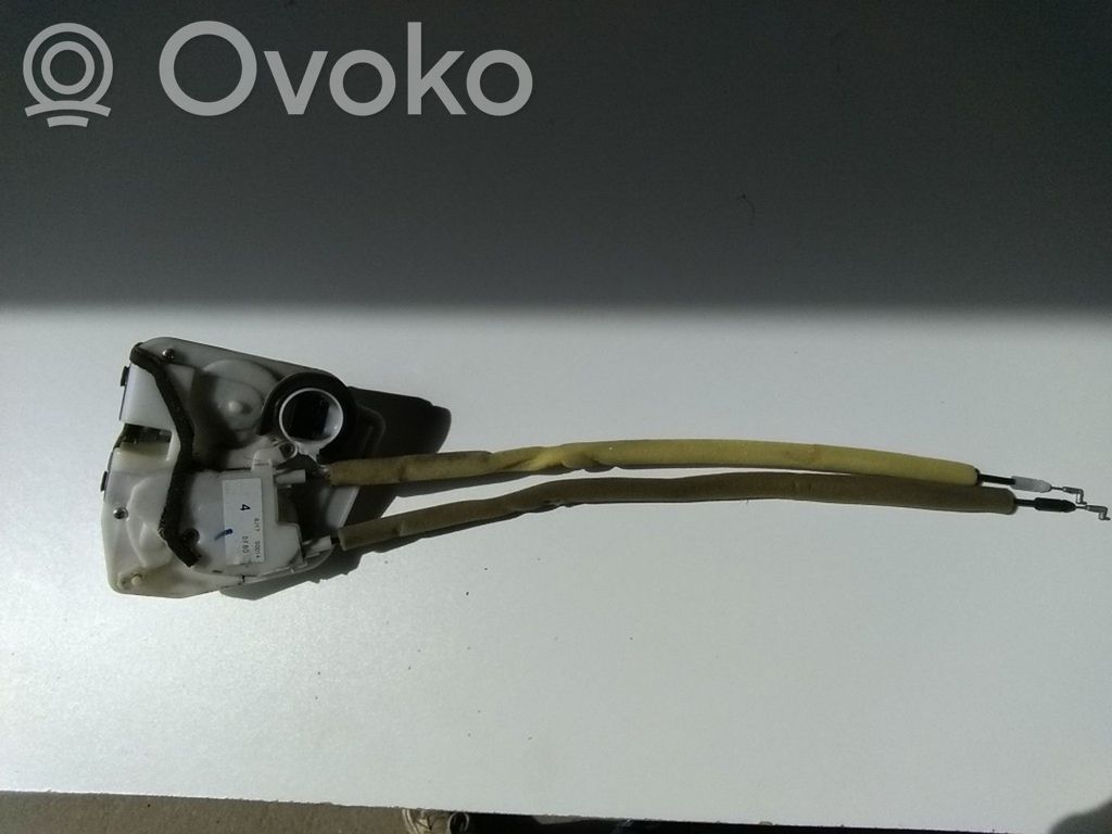 Mazda 2 Galinių durų spyna 