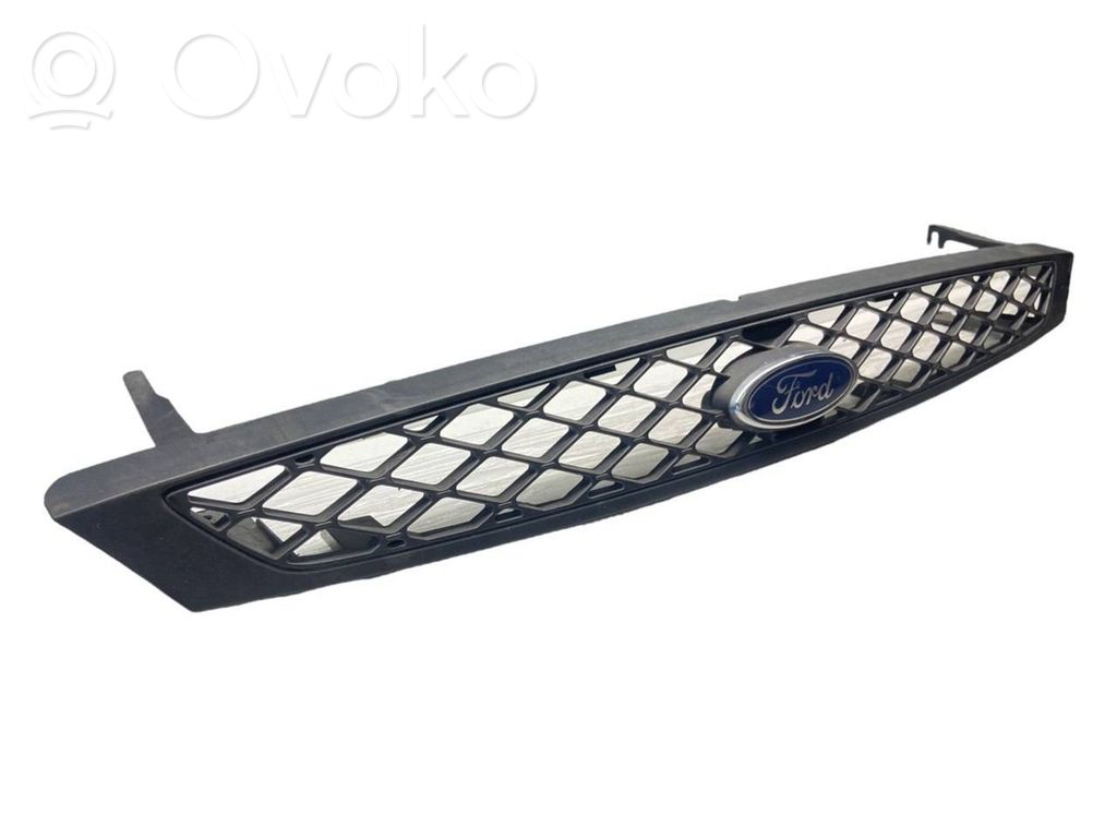 Ford Focus Front bumper upper radiator grill 