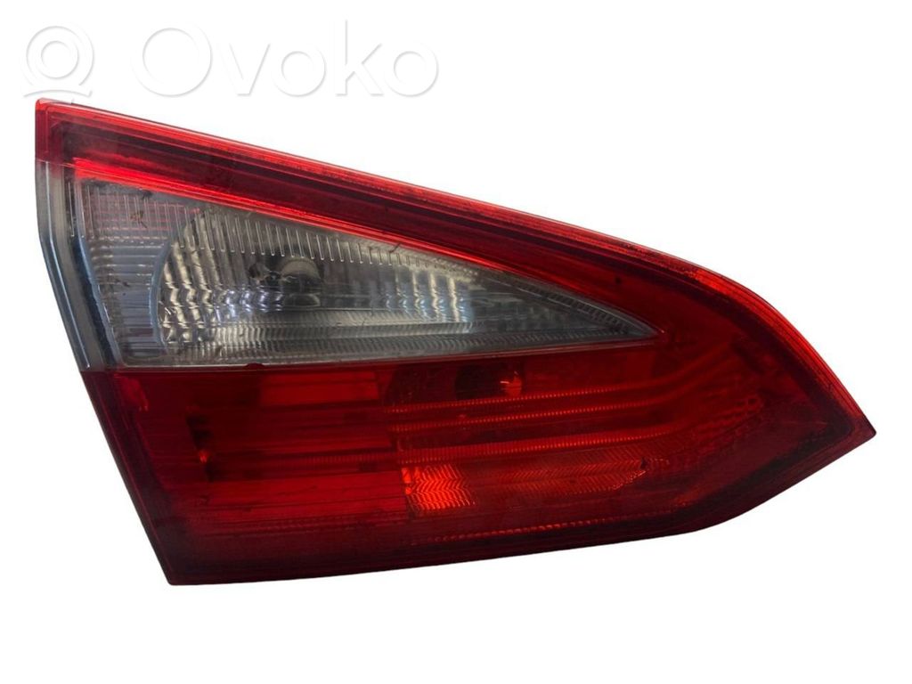 Ford Focus Aizmugurējais lukturis pārsegā 