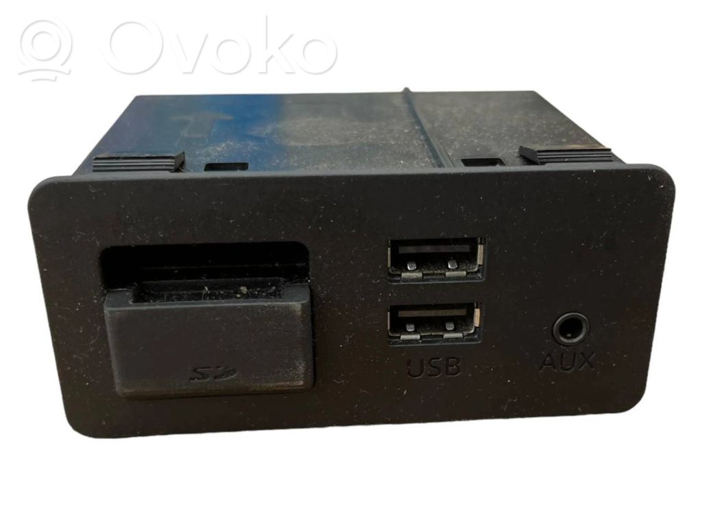 USB-pistokeliitin   MD412446,904526412446,D09H669U0,M1412452188173