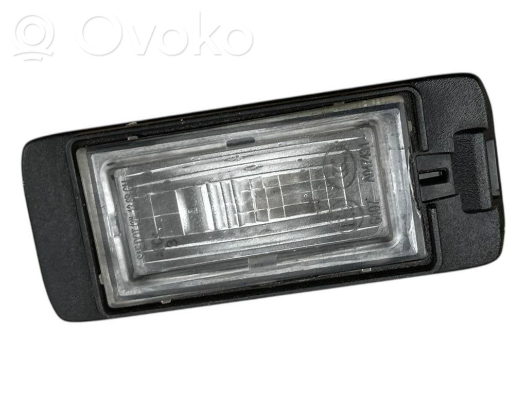 Opel Astra J Lampa oświetlenia tylnej tablicy rejestracyjnej 