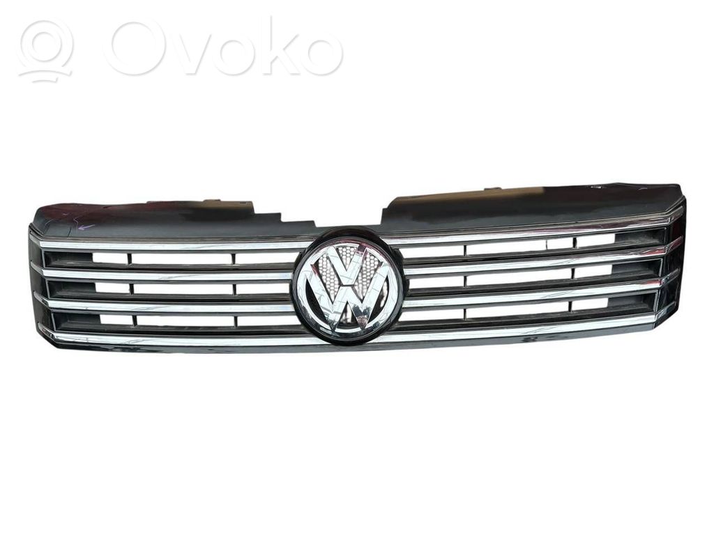 Volkswagen PASSAT B7 Etupuskurin ylempi jäähdytinsäleikkö 