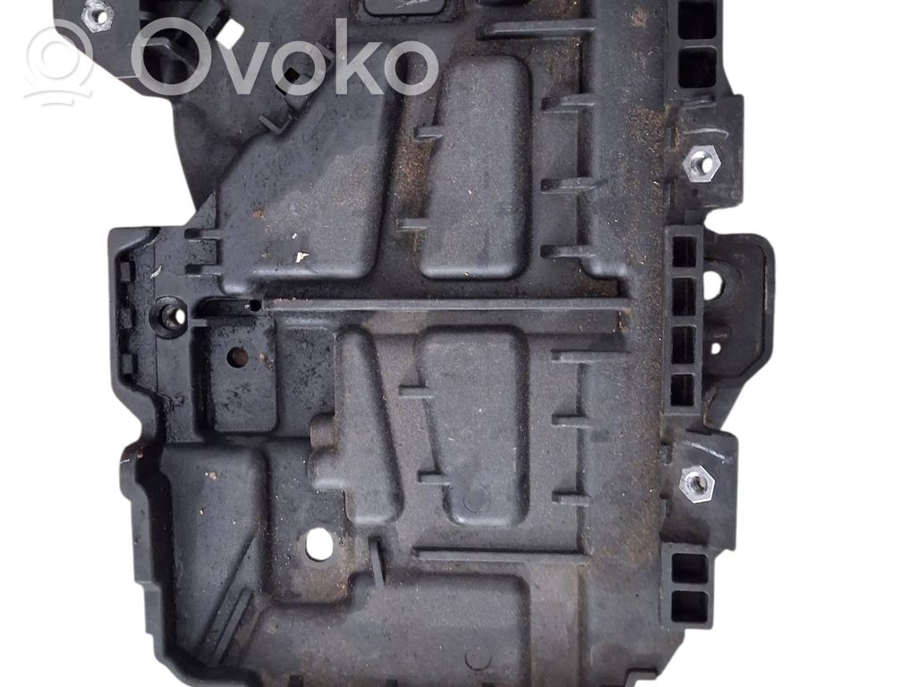 KIA Pro Cee'd III Akkulaatikon alusta 